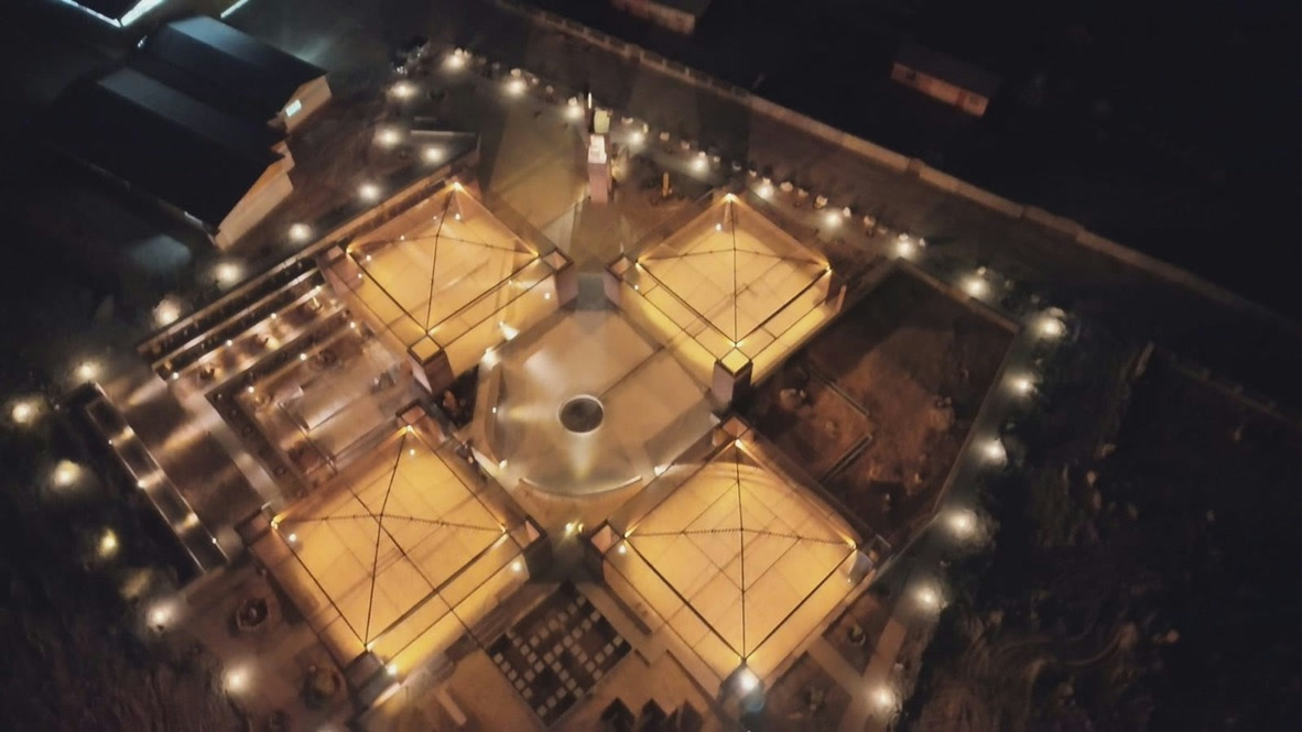 Plaza Guatín iluminada en San Pedro de Atacama